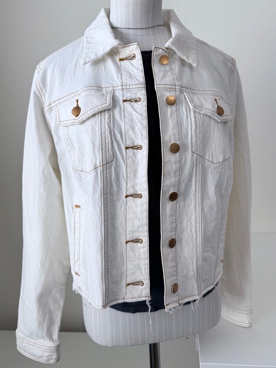 Universal Thread Jackets & Blazers - Universal Thread Goods Co. Off White Raw Hem Cropped Denim Jacket - Size M EUC